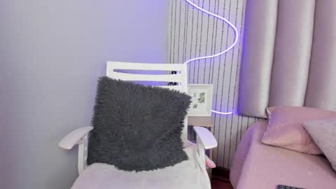 Samantha   online show from April 16, 3:07 am