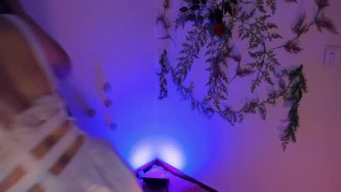 Snapshot of sammysammy_ chatting on December 8, 9:30 pm online show from December 8, 9:30 pm