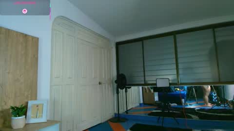 S A M Y  G R E Y  online show from December 4, 5:32 am