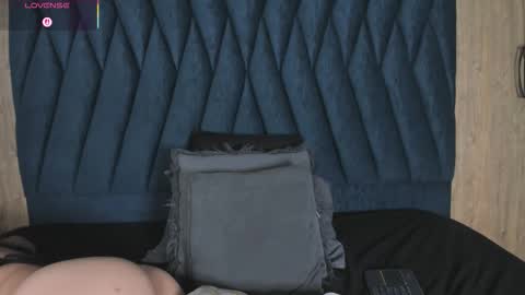 S A M Y  G R E Y  online show from November 3, 4:05 am