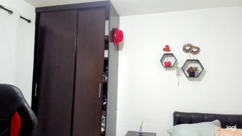 Sanddi  online show from April 4, 8:40 pm