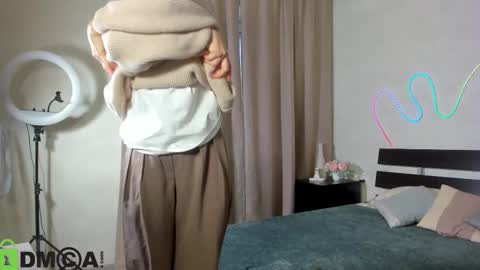 Snapshot of sandra__wilson chatting on September 15, 1:25 am Sandra online show from September 15, 1:25 am