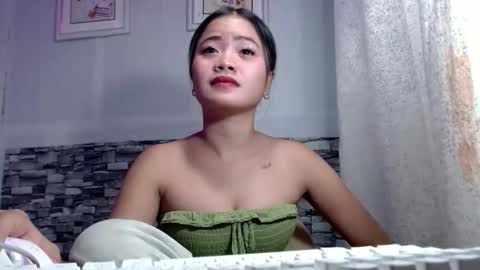 Snapshot of sapphire_amora chatting on October 21, 3:05 pm sapphire_amora online show from October 21, 3:05 pm