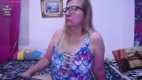 sara online show from November 22, 2:58 am