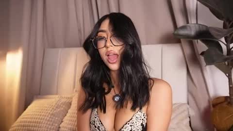 Sara  online show from April 18, 2:25 am