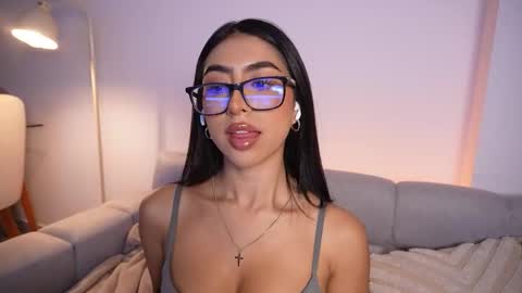 Sara  online show from February 3, 1:05 am