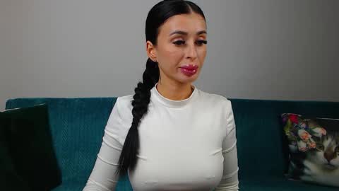 Im Sara I am happy to be here  online show from February 4, 5:49 pm