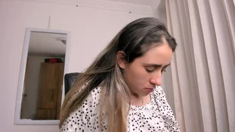 sara_kaii online show from May 6, 12:36 am