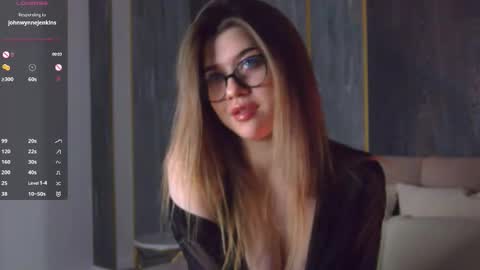 Snapshot of sara_lewiis chatting on October 19, 4:42 pm Sara online show from October 19, 4:42 pm