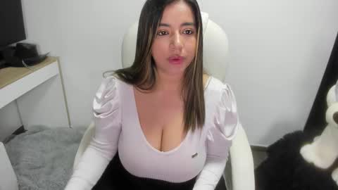 sarah  LIZCANO....... online show from February 17, 10:51 am