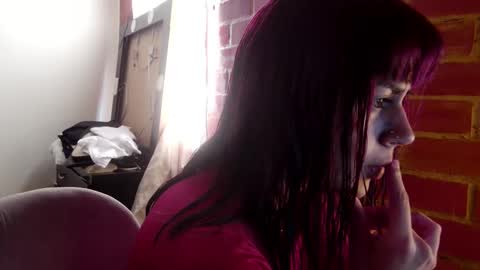 Sara online show from March 3, 5:15 pm