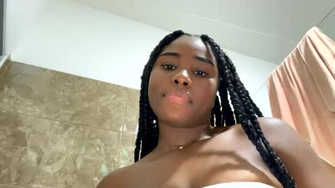 Snapshot of sara_muscle chatting on October 5, 6:29 am Sara online show from October 5, 6:29 am