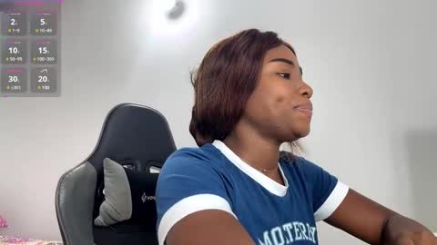 Snapshot of sara_muscle chatting on December 13, 12:20 am Sara online show from December 13, 12:20 am