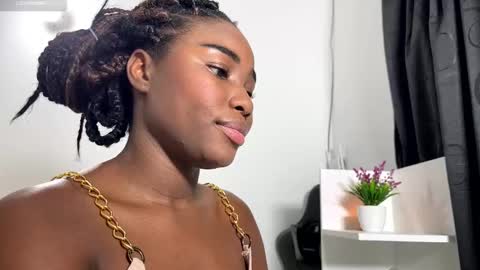Snapshot of sara_muscle chatting on January 23, 2:12 am Sara online show from January 23, 2:12 am