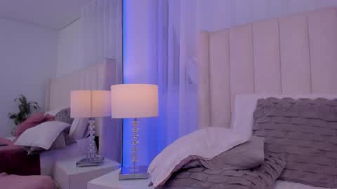 sara_sanders online show from February 10, 1:30 am