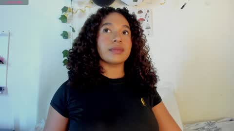 Snapshot of sara_sophiee chatting on December 10, 1:11 am sara sofia online show from December 10, 1:11 am