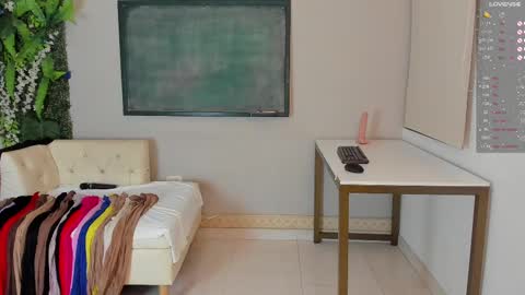Snapshot of saraa_cute1 chatting on March 1, 12:39 am Saraa Gomez online show from March 1, 12:39 am