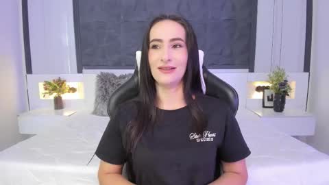 Snapshot of saragomez_1 chatting on October 2, 12:10 pm Sara Gomez online show from October 2, 12:10 pm