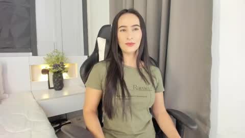 Snapshot of saragomez_1 chatting on October 3, 2:22 pm Sara Gomez online show from October 3, 2:22 pm