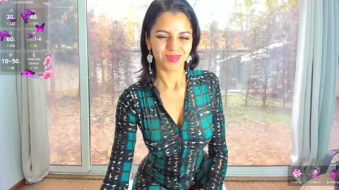 Snapshot of sarah_blake_ chatting on December 5, 9:06 am Sara online show from December 5, 9:06 am