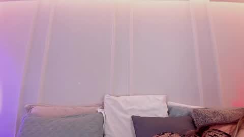Sarah Bonneth online show from June 1, 11:34 am
