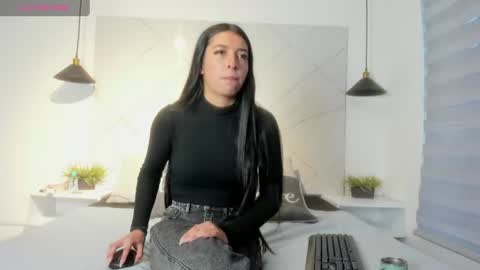 sarah_collens_ online show from June 16, 11:22 am