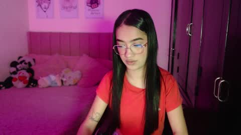 Snapshot of sarah_stone15 chatting on February 18, 6:39 pm Sarah online show from February 18, 6:39 pm