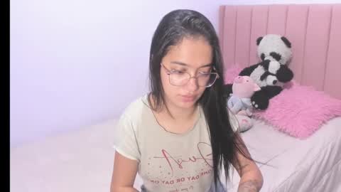Snapshot of sarah_stone15 chatting on October 16, 9:39 pm Sarah online show from October 16, 9:39 pm