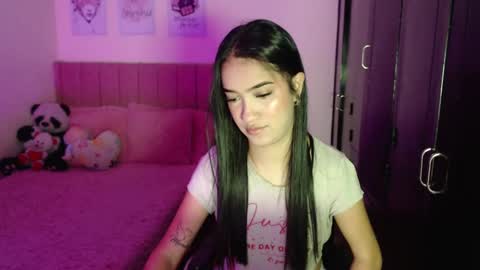 Snapshot of sarah_stone15 chatting on February 5, 9:18 pm Sarah online show from February 5, 9:18 pm