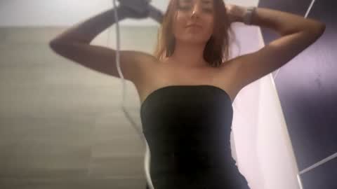 Snapshot of sarah_swtt chatting on December 31, 11:28 pm - next broadcast 28 nov  7 pm Col online show from December 31, 11:28 pm