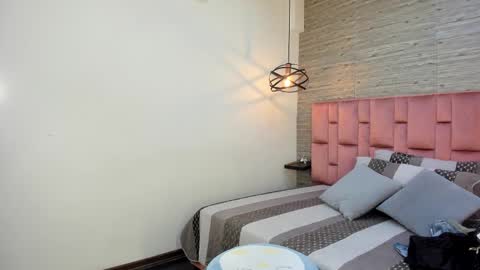 Sarah Deyvis online show from March 8, 2:38 pm