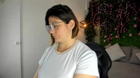 Sarah Deyvis online show from January 12, 2:22 pm