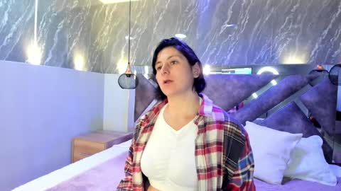 Sarah Deyvis online show from February 1, 1:20 pm