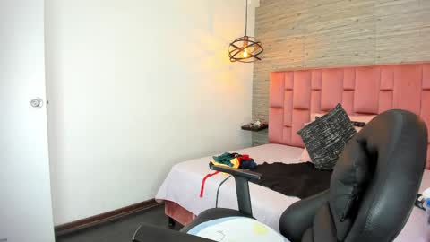 Sarah Deyvis online show from September 30, 8:03 pm