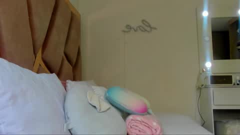 sarahhensoon online show from November 19, 5:13 pm