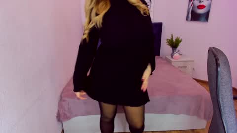 Snapshot of sarahmils chatting on December 14, 12:23 pm Sarah online show from December 14, 12:23 pm