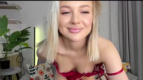 Snapshot of sarahphyllis chatting on October 17, 9:40 pm sarahphyllis online show from October 17, 9:40 pm