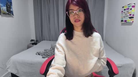 Sarah  online show from March 8, 3:05 pm