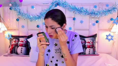 Snapshot of sarahsophia_ chatting on December 16, 11:33 am SARAH online show from December 16, 11:33 am