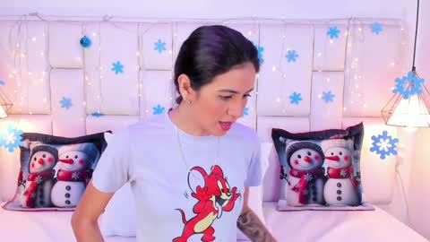 Snapshot of sarahsophia_ chatting on December 19, 11:39 am SARAH online show from December 19, 11:39 am