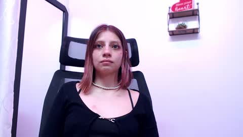 Snapshot of sarai_petite_ chatting on September 26, 5:49 am SARAI online show from September 26, 5:49 am