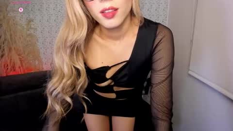 Sara jones   online show from November 30, 4:11 pm