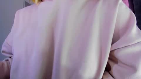 sara  online show from December 13, 8:36 pm