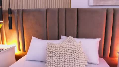 Sara Lugo  online show from April 15, 7:58 pm