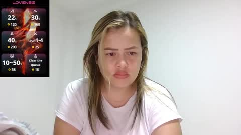 Snapshot of saramartinez100 chatting on February 25, 11:43 am sara martinez online show from February 25, 11:43 am