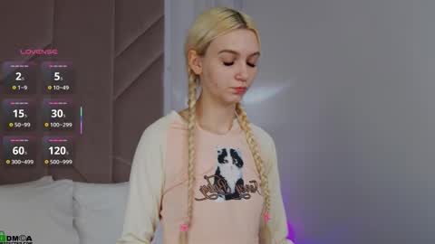 saramist online show from November 16, 1:40 am