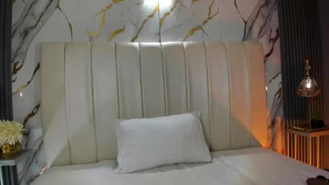 Sara   online show from April 1, 10:40 pm