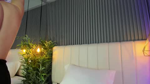 Sara   online show from December 17, 10:36 pm