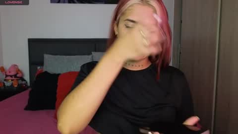 Snapshot of saratukkerr chatting on February 16, 5:15 am saratukkerr online show from February 16, 5:15 am