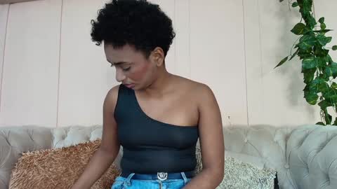 Snapshot of saray_mardez chatting on February 2, 12:24 pm Saray Mardez online show from February 2, 12:24 pm